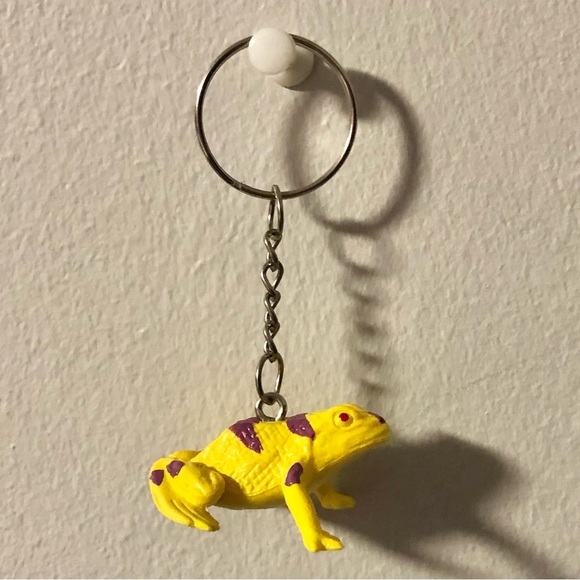 ❤️ Yellow Frog Toy Keychain - Picture 3 of 5